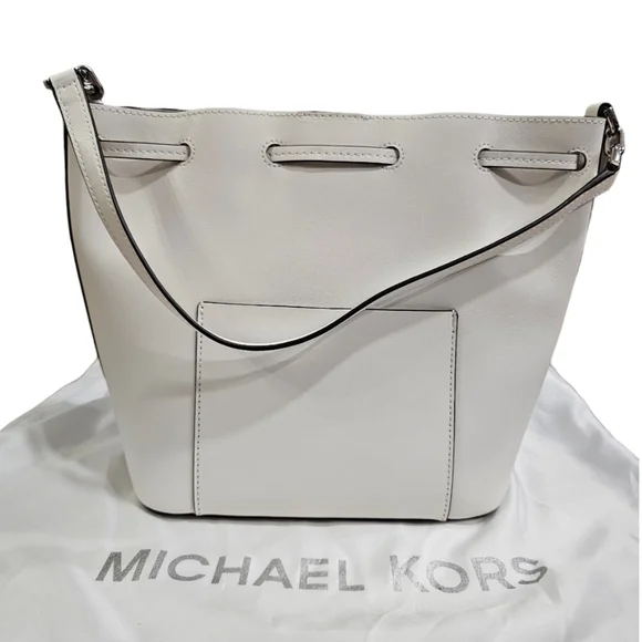 🤍NEW Bundle Michael Kors Eden MD Bucket Bag & Jet Set Travel Wallet Optic White - Picture 3 of 13